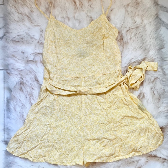 NWT Forever 21 Yellow Women's Summer Romper Size Small - Picture 1 of 6